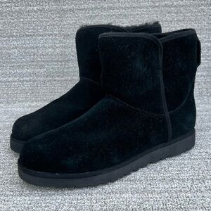 UGG Cory Genuine Shearling Short Boot Black Women's Size 7 US NEW